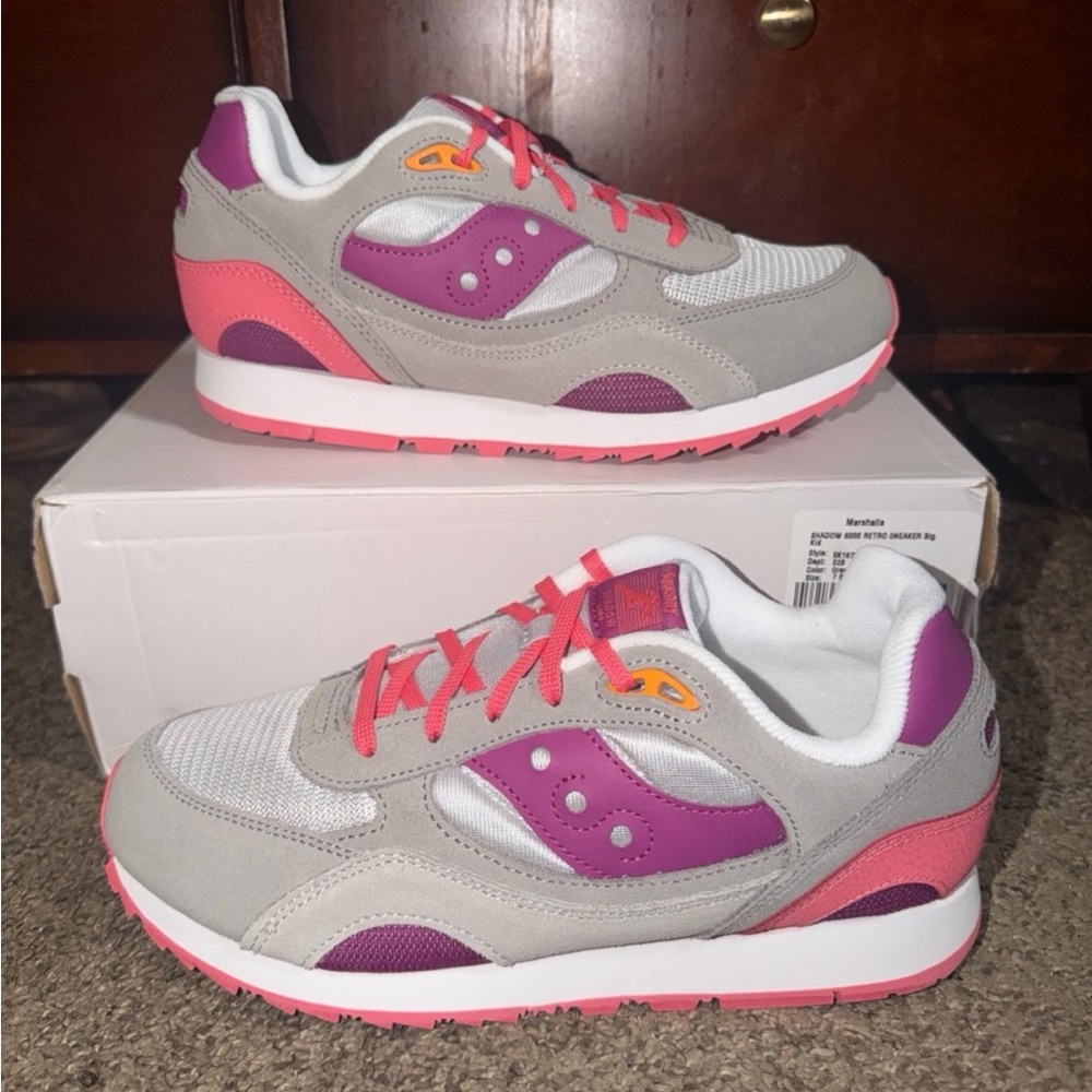 Saucony  junior/big kids  size 7 Gray and Pink Sneakers